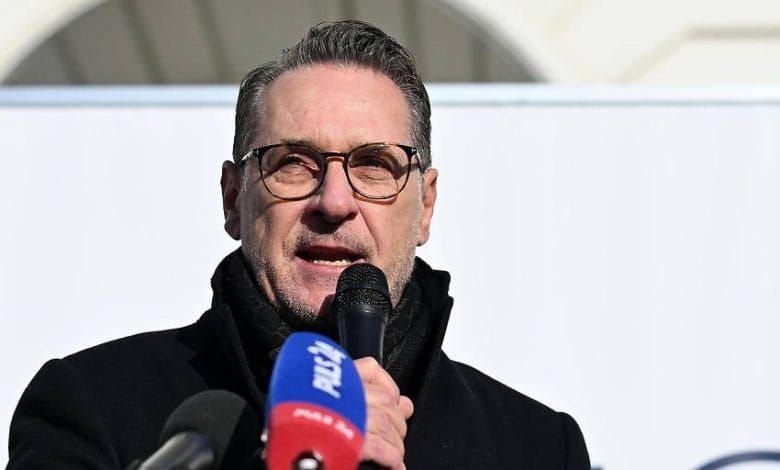 براتب 500 يورو شهرياً.. Strache يصبح عضوًا في مجلس حي فلوريدسدورف بفيينا