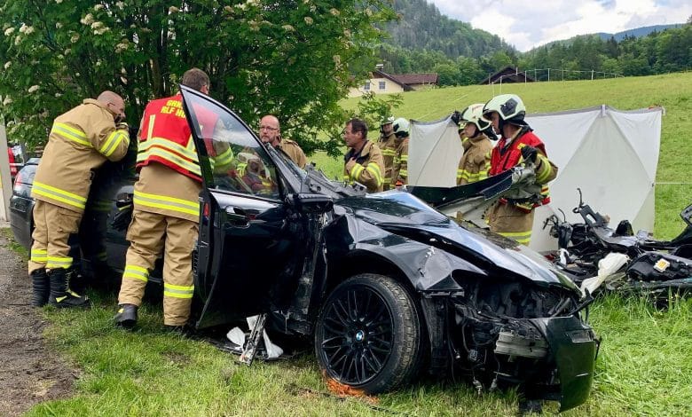 مصرع شخص وإصابة ثلاثة في حادث عنيف بين BMW وحافلة في سالزبورغ مصرع شخص وإصابة ثلاثة في حادث عنيف بين BMW وحافلة في سالزبورغ