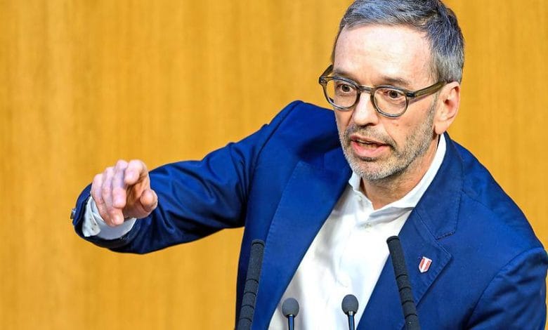 حزب FPÖ يطلق لجنة تحقيق في البرلمان النمساوي حول “إساءة استخدام السلطة” من قبل حزب ÖVP حزب FPÖ يطلق لجنة تحقيق في البرلمان النمساوي حول “إساءة استخدام السلطة” من قبل حزب ÖVP