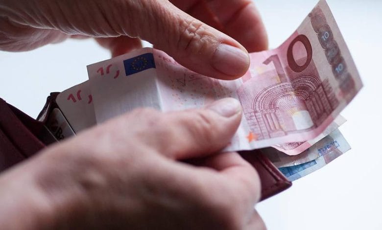 البرلمان النمساوي: حزمة التقشف تضرب أصحاب الدخول المنخفضة الذي سيتراجع بنسبة 3.3% بحلول 2029 البرلمان النمساوي: حزمة التقشف تضرب أصحاب الدخول المنخفضة الذي سيتراجع بنسبة 3.3% بحلول 2029