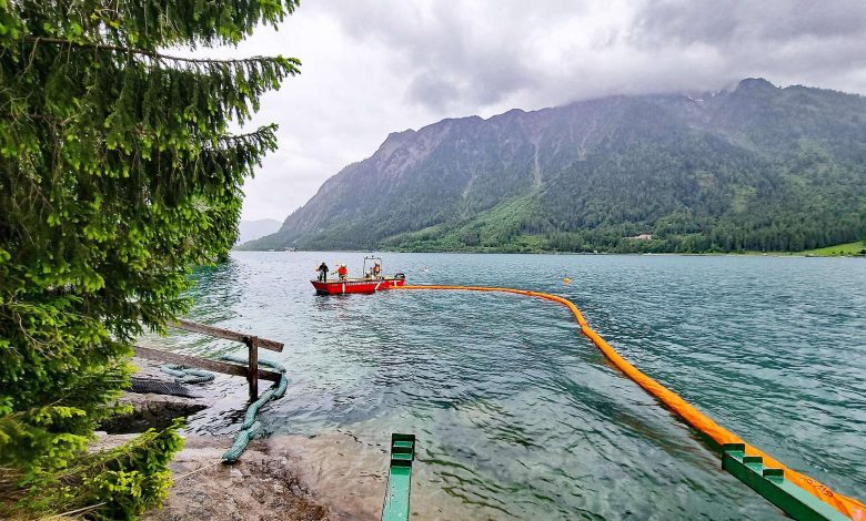 تسرّب 200 لتر ديزل إلى بحيرة (Achensee) إثر حادث شاحنة يقودها أفغاني في تيرول
