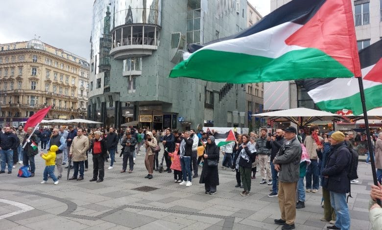 وقفة احتجاجية في فيينا لإحياء ذكرى النكبة الـ77 وتأكيد حق العودة وقفة احتجاجية في فيينا لإحياء ذكرى النكبة الـ77 وتأكيد حق العودة