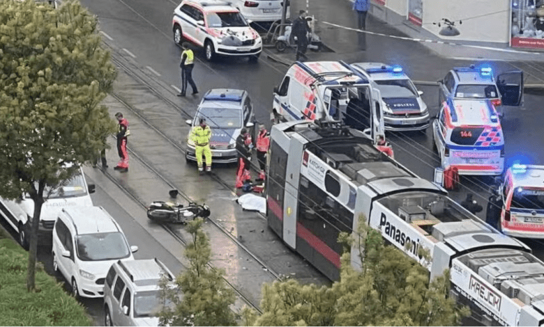 مصرع يوناني في فيينا بعد اصطدام دراجته النارية بعربة ترامواي في شارع Taborstraße مصرع يوناني في فيينا بعد اصطدام دراجته النارية بعربة ترامواي في شارع Taborstraße
