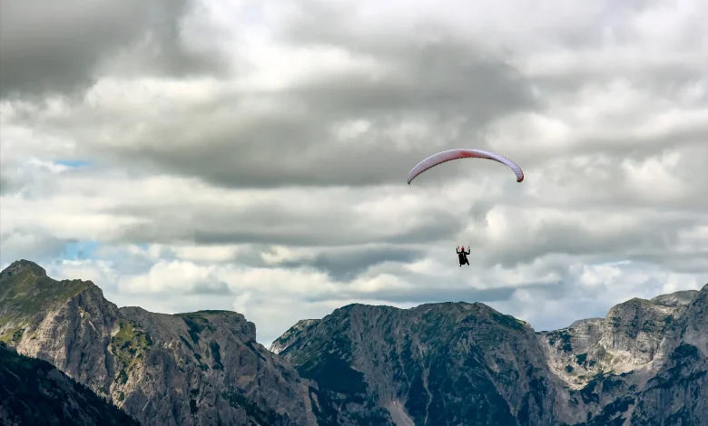 مصرع طيار شراعي من النمسا العليا إثر سقوطه فوق “هانباوم” في سانت يوهان مصرع طيار شراعي من النمسا العليا إثر سقوطه فوق “هانباوم” في سانت يوهان