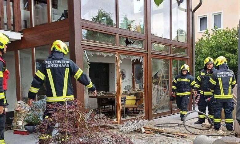إصابة شخصين بانفجار موقد في منزل بالنمسا العليا وفرق الإطفاء تتدخل بـ50 عنصرًا إصابة شخصين بانفجار موقد في منزل بالنمسا العليا وفرق الإطفاء تتدخل بـ50 عنصرًا