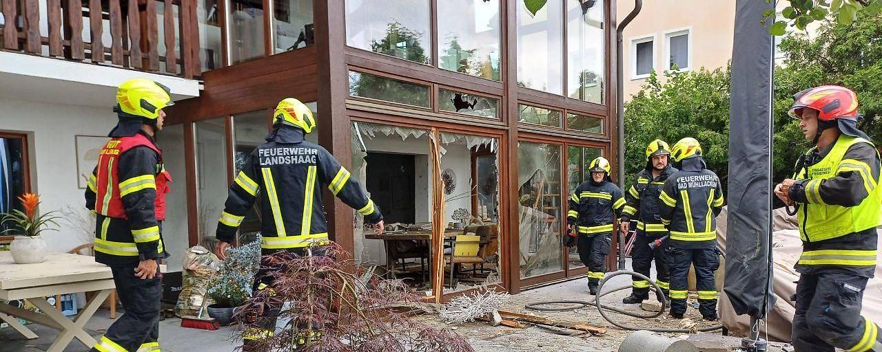 إصابة شخصين بانفجار موقد في منزل بالنمسا العليا وفرق الإطفاء تتدخل بـ50 عنصرًا إصابة شخصين بانفجار موقد في منزل بالنمسا العليا وفرق الإطفاء تتدخل بـ50 عنصرًا