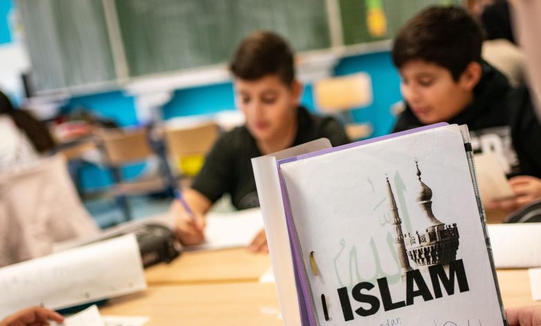 حزب الحرية يحذّر من “خطر أمني” لتلقّي معظم مدرّسي الدين الإسلامي في النمسا تعليمهم في تركيا حزب الحرية يحذّر من “خطر أمني” لتلقّي معظم مدرّسي الدين الإسلامي في النمسا تعليمهم في تركيا
