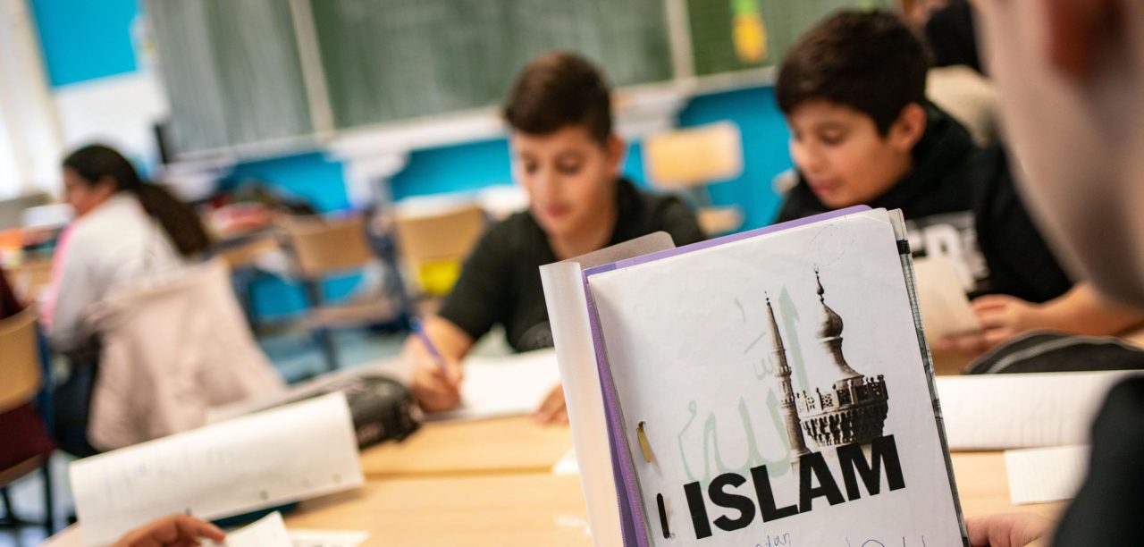 حزب الحرية يحذّر من “خطر أمني” لتلقّي معظم مدرّسي الدين الإسلامي في النمسا تعليمهم في تركيا حزب الحرية يحذّر من “خطر أمني” لتلقّي معظم مدرّسي الدين الإسلامي في النمسا تعليمهم في تركيا