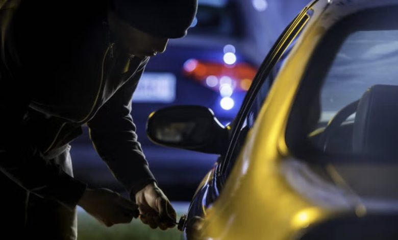 سوري وابن عمه يطارد مراهقًا سوريًا في فيينا بعد اقتحامه سيارة أجرة وسرقتها والشرطة تتهم الطرفين سوري وابن عمه يطارد مراهقًا سوريًا في فيينا بعد اقتحامه سيارة أجرة وسرقتها والشرطة تتهم الطرفين