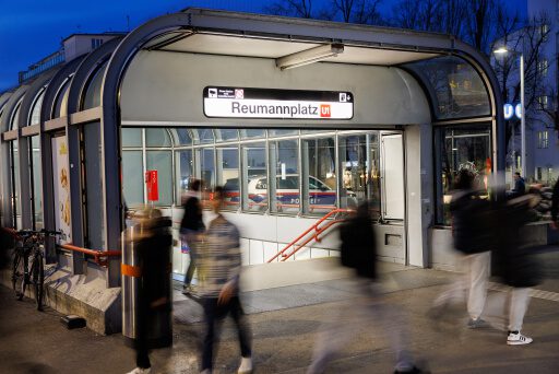 سوري يطعن آخر في فيينا Reumannplatz والشرطة تحقق مع الطرفين سوري يطعن آخر في فيينا Reumannplatz والشرطة تحقق مع الطرفين