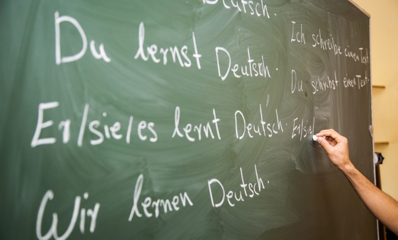 ديكوني النمسا تنتقد ضعف دورات اللغة الألمانية وتطالب بإصلاح شامل وتحسين جودة المعلمين ديكوني النمسا تنتقد ضعف دورات اللغة الألمانية وتطالب بإصلاح شامل وتحسين جودة المعلمين