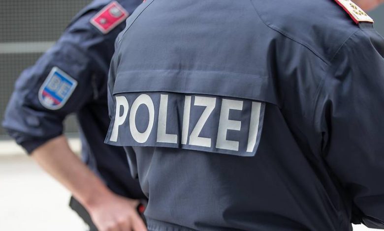 اعتقال خمسة رومانيين متورطين في 24 سرقة بالتسلل بمختلف ولايات النمسا اعتقال خمسة رومانيين متورطين في 24 سرقة بالتسلل بمختلف ولايات النمسا