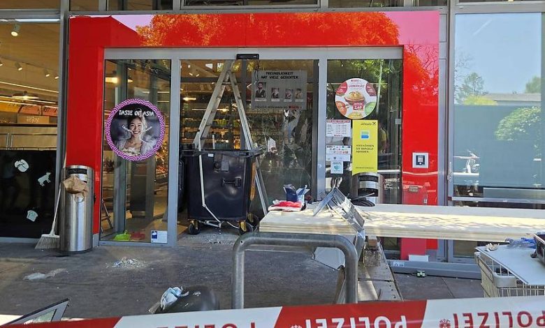 اعتقال 14 مشتبهًا من شبكة دولية لتفجير صرافات آلية في النمسا أغلبهم من حاملي الجنسية الهولندية من أصول مغربية اعتقال 14 مشتبهًا من شبكة دولية لتفجير صرافات آلية في النمسا أغلبهم من حاملي الجنسية الهولندية من أصول مغربية