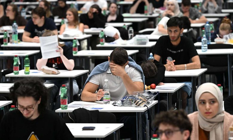 7.729 متقدمًا لاختبار القبول في الطب بفيينا وسط منافسة شديدة على 772 مقعدًا 7.729 متقدمًا لاختبار القبول في الطب بفيينا وسط منافسة شديدة على 772 مقعدًا