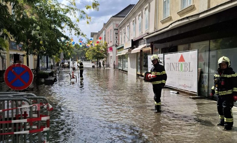 195 تدخلاً لفرق الإطفاء بسبب عواصف وفيضانات مفاجئة في Wiener Neustadt بالنمسا السفلى 195 تدخلاً لفرق الإطفاء بسبب عواصف وفيضانات مفاجئة في Wiener Neustadt بالنمسا السفلى