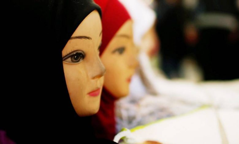 الهيئة الإسلامية في النمسا تنتقد تصريحات بلاكولم بشأن حظر الحجاب للفتيات دون 14 عامًا واعتباره “توجهًا متطرفًا” الهيئة الإسلامية في النمسا تنتقد تصريحات بلاكولم بشأن حظر الحجاب للفتيات دون 14 عامًا واعتباره “توجهًا متطرفًا”