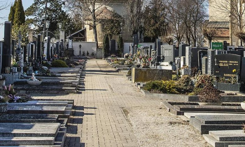 تدنيس 27 قبرًا في ميستلباخ بالنمسا السفلى ومحاولات لفتح التوابيت تدنيس 27 قبرًا في ميستلباخ بالنمسا السفلى ومحاولات لفتح التوابيت