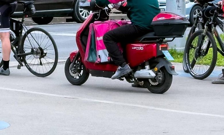 وزير النقل النمساوي يُعلن حظر E-Mopeds على مسارات الدراجات ويُلزمها بالتأمين والتسجيل وزير النقل النمساوي يُعلن حظر E-Mopeds على مسارات الدراجات ويُلزمها بالتأمين والتسجيل