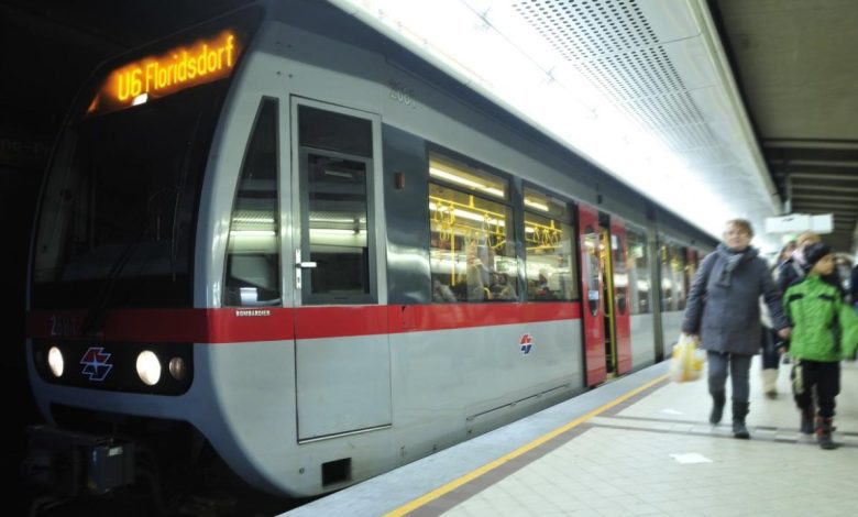 صاعقة برق توقف الكهرباء عن 8,300 منزل وتعطل حركة قطارات U6 وBadner Bahn في فيينا صاعقة برق توقف الكهرباء عن 8,300 منزل وتعطل حركة قطارات U6 وBadner Bahn في فيينا