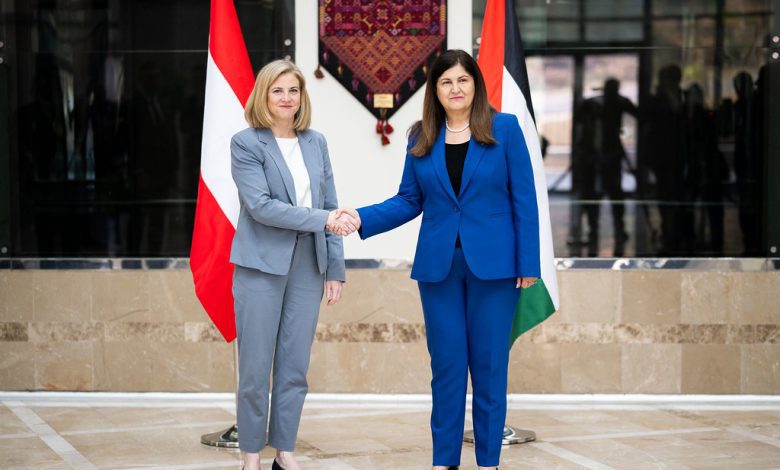 وزيرة خارجية النمسا من رام الله: غزة يجب أن تبقى فلسطينية والحصار يجب أن يُرفع فورًا وزيرة خارجية النمسا من رام الله: غزة يجب أن تبقى فلسطينية والحصار يجب أن يُرفع فورًا
