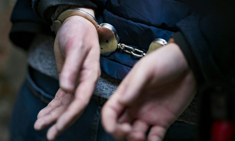 القبض على مراهق سوري بعد اقتحام محلّين وسرقة أموال وأدوية في فيينا القبض على مراهق سوري بعد اقتحام محلّين وسرقة أموال وأدوية في فيينا