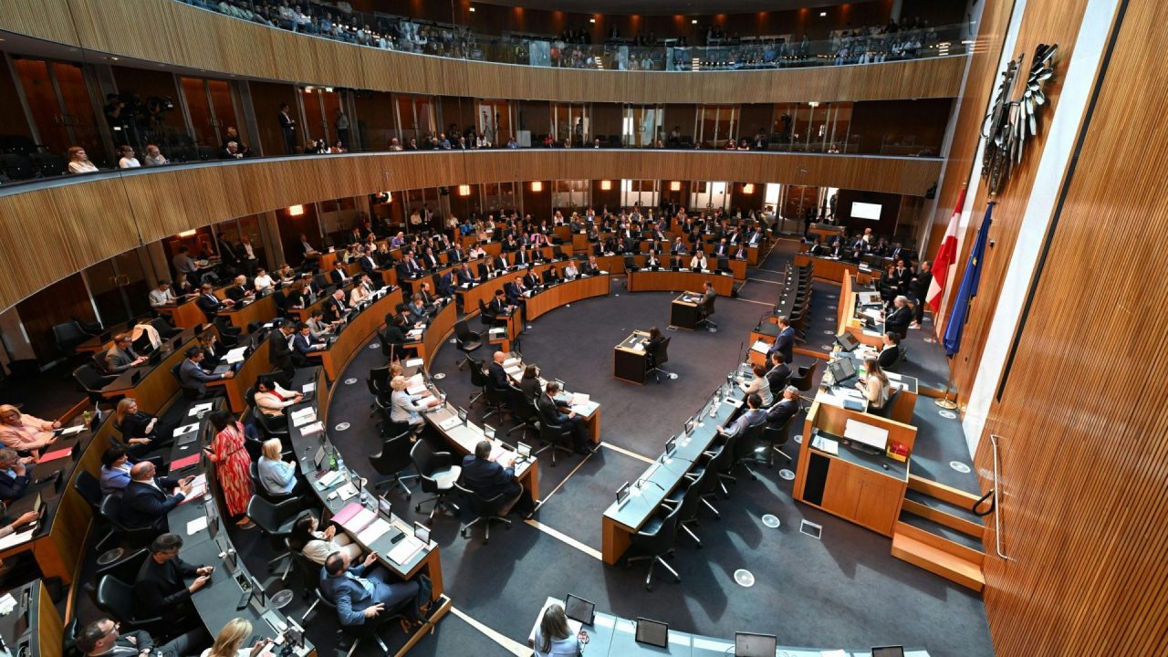 البرلمان النمساوي يصادق على تجميد طلبات لمّ الشمل لمدة ستة أشهر قابلة للتمديد