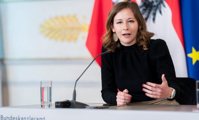 وزيرة الشؤون الأوروبية النمساوية تبحث أولويات أوروبا مع نظرائها من سلوفاكيا والتشيك وزيرة الشؤون الأوروبية النمساوية تبحث أولويات أوروبا مع نظرائها من سلوفاكيا والتشيك