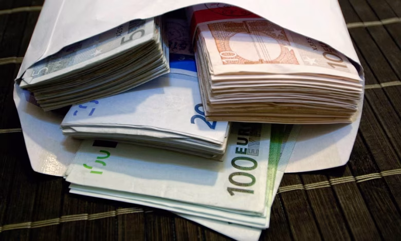 احتمال صدور اليوم حكم في قضية “الحوالة” المرتبطة بالتهريب والتعذيب بين سوريين في فيينا احتمال صدور اليوم حكم في قضية “الحوالة” المرتبطة بالتهريب والتعذيب بين سوريين في فيينا