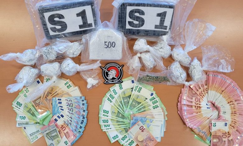 اعتقال صربيين في فيينا بعد ضبط 3.5 كغ كوكايين بقيمة 300 ألف يورو اعتقال صربيين في فيينا بعد ضبط 3.5 كغ كوكايين بقيمة 300 ألف يورو