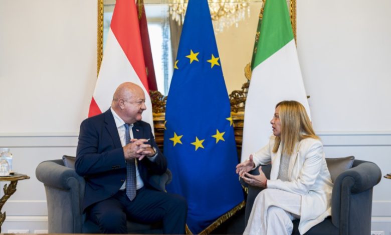 نظام حجز الشاحنات بين النمسا وإيطاليا يواجه عقبة سياسية رغم التوافق الإقليمي