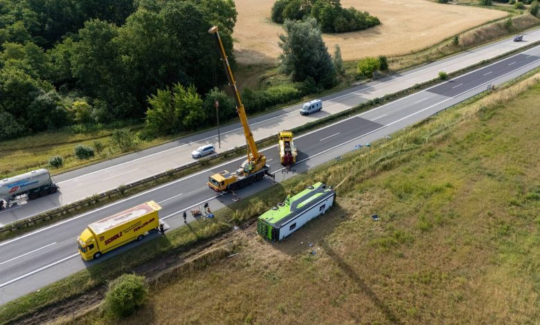 انقلاب حافلة Flixbus شمال ألمانيا وإصابة 20 راكباً خلال رحلتها من كوبنهاغن إلى فيينا انقلاب حافلة Flixbus شمال ألمانيا وإصابة 20 راكباً خلال رحلتها من كوبنهاغن إلى فيينا