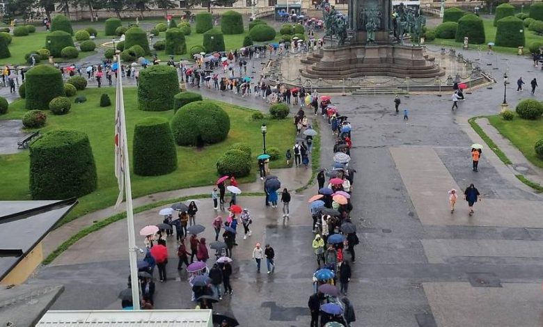 الطقس البارد في يوليو يرفع أعداد زوار المتاحف والمقاهي في فيينا الى 81 ألف زائر الطقس البارد في يوليو يرفع أعداد زوار المتاحف والمقاهي في فيينا الى 81 ألف زائر