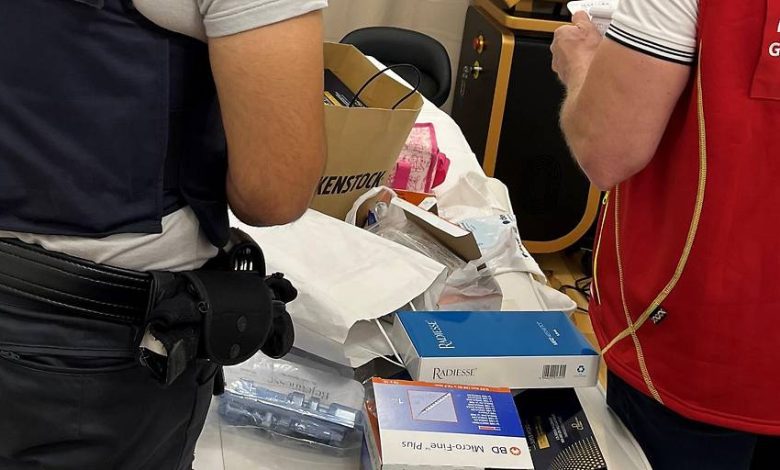 ضبط ثالث عيادة تجميل غير مرخّصة في فيينا خلال أيام داخل صالون أظافر وتحذيرات من تدخلات خطرة ضبط ثالث عيادة تجميل غير مرخّصة في فيينا خلال أيام داخل صالون أظافر وتحذيرات من تدخلات خطرة