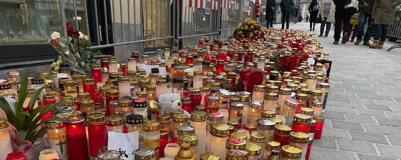 النيابة النمساوية تنهي التحقيق في حادثة طعن بمدينة Villach قُتل فيها فتى وأُصيب خمسة آخرون على يد شاب سوري النيابة النمساوية تنهي التحقيق في حادثة طعن بمدينة Villach قُتل فيها فتى وأُصيب خمسة آخرون على يد شاب سوري