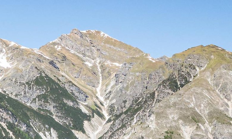 انتشال جثمان متسلق مجهول الهوية أسفل قمة (Hammerspitze) في تيرول انتشال جثمان متسلق مجهول الهوية أسفل قمة (Hammerspitze) في تيرول