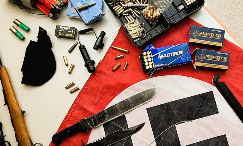 اعتقال نمساوي في كارنتن بتهمة حيازة رموز نازية ومخدرات وأسلحة اعتقال نمساوي في كارنتن بتهمة حيازة رموز نازية ومخدرات وأسلحة