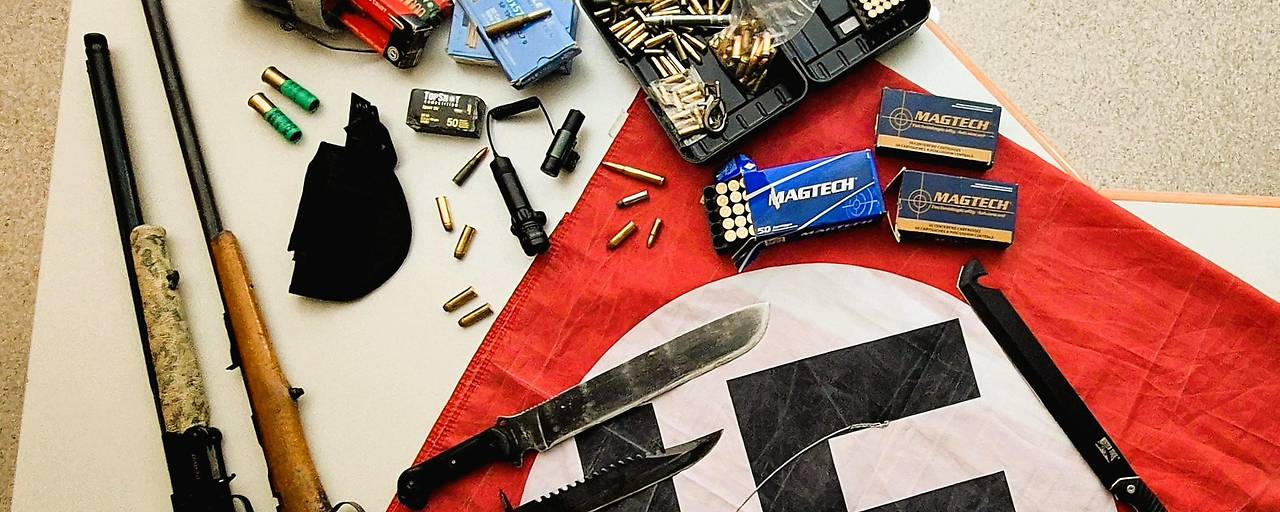 اعتقال نمساوي في كارنتن بتهمة حيازة رموز نازية ومخدرات وأسلحة اعتقال نمساوي في كارنتن بتهمة حيازة رموز نازية ومخدرات وأسلحة