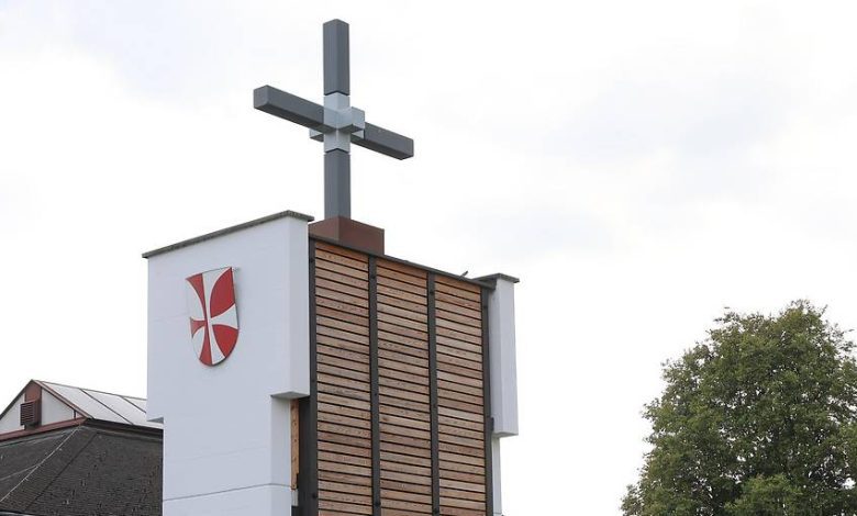 مجهولون يقرعون أجراس كنيسة St. Jakob مرتين ليلاً في النمسا العليا متسببين بأضرار قيمتها 5.000 يورو مجهولون يقرعون أجراس كنيسة St. Jakob مرتين ليلاً في النمسا العليا متسببين بأضرار قيمتها 5.000 يورو