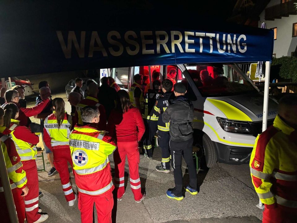 العثور على جثة نمساوي (38) سقط في بحيرة Wörthersee في كارنتن بعد يومين على عمق 38 مترًا العثور على جثة نمساوي (38) سقط في بحيرة Wörthersee في كارنتن بعد يومين على عمق 38 مترًا