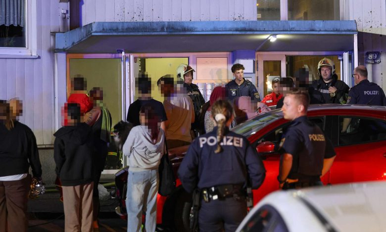 إخلاء 110 أشخاص بينهم 44 طفلًا بعد حريق في برج سكني بمدينة Wels بالنمسا العليا إخلاء 110 أشخاص بينهم 44 طفلًا بعد حريق في برج سكني بمدينة Wels بالنمسا العليا