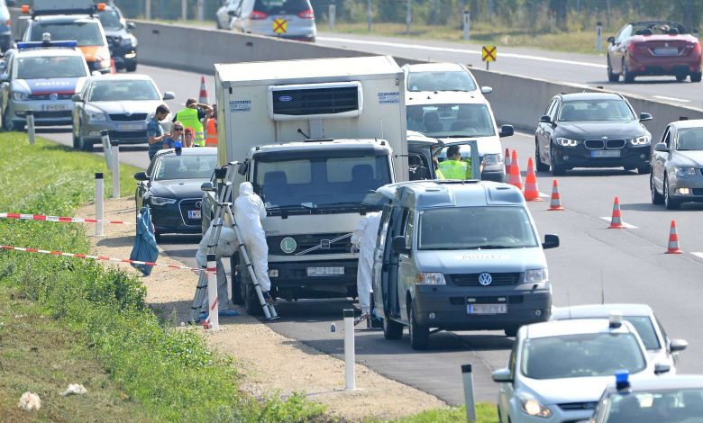 عشر سنوات على اكتشاف 71 جثة في شاحنة تبريد قرب Parndorf شرق النمسا عشر سنوات على اكتشاف 71 جثة في شاحنة تبريد قرب Parndorf شرق النمسا