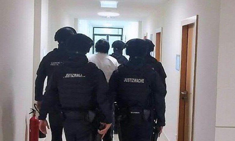 سجنٌ مخفف لفتى (15 عاماً) في فيينا عرض مشاهد إعدام في المدرسة وخطّط لهجوم انتقامي باسم “داعش” سجنٌ مخفف لفتى (15 عاماً) في فيينا عرض مشاهد إعدام في المدرسة وخطّط لهجوم انتقامي باسم “داعش”