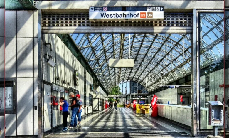 بدون أي علاقة سابقة.. اعتقال صومالي هاجم ثلاثة أشخاص بالطعن في محطة Westbahnhof بفيينا بدون أي علاقة سابقة.. اعتقال صومالي هاجم ثلاثة أشخاص بالطعن في محطة Westbahnhof بفيينا