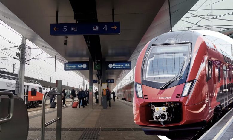 اعتقال شاب جزائري لأسباب إدارية بعد قفزه على قطار Railjet متحرك من الخارج في النمسا السفلى لاستعادة أمتعته اعتقال شاب جزائري لأسباب إدارية بعد قفزه على قطار Railjet متحرك من الخارج في النمسا السفلى لاستعادة أمتعته