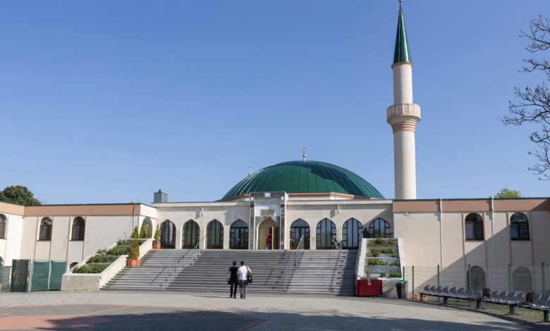 بعد نزاع مالي بقيمة 320 ألف يورو.. محكمة في فيينا تصادق على تطبيق الشريعة الإسلامية في تحكيم مالي بين شخصين بعد نزاع مالي بقيمة 320 ألف يورو.. محكمة في فيينا تصادق على تطبيق الشريعة الإسلامية في تحكيم مالي بين شخصين