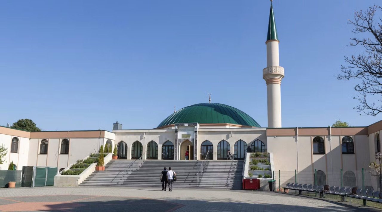 بعد نزاع مالي بقيمة 320 ألف يورو.. محكمة في فيينا تصادق على تطبيق الشريعة الإسلامية في تحكيم مالي بين شخصين بعد نزاع مالي بقيمة 320 ألف يورو.. محكمة في فيينا تصادق على تطبيق الشريعة الإسلامية في تحكيم مالي بين شخصين