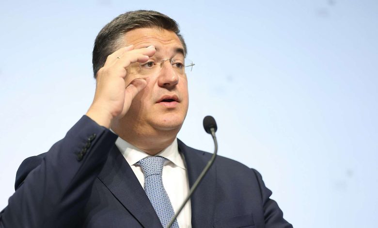 المفوض الأوروبي يرفض الإلزام ويقدم الحوافز لحل مشكلة النقل العابر لحل النزاع بين النمسا وإيطاليا المفوض الأوروبي يرفض الإلزام ويقدم الحوافز لحل مشكلة النقل العابر لحل النزاع بين النمسا وإيطاليا