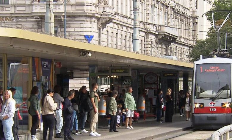 تمييز في أسعار التذاكر يدفع 17 ألف طالب لمقاضاة شركة النقل العام في فيينا “Wiener Linien”