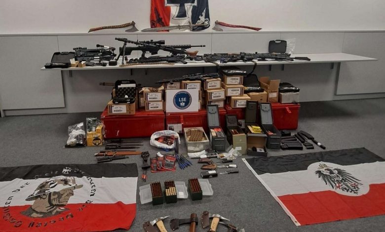 اعتقال مؤقت لألماني في النمسا بعد العثور على ترسانة أسلحة ورموز نازية اعتقال مؤقت لألماني في النمسا بعد العثور على ترسانة أسلحة ورموز نازية