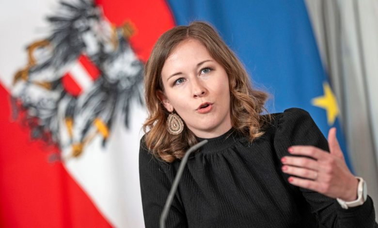 الحكومة توافق على حظر ارتداء الحجاب للفتيات دون 14 عاماً في مدارس النمسا بدءاً من 2026 مع غرامات حتى 1000 يورو